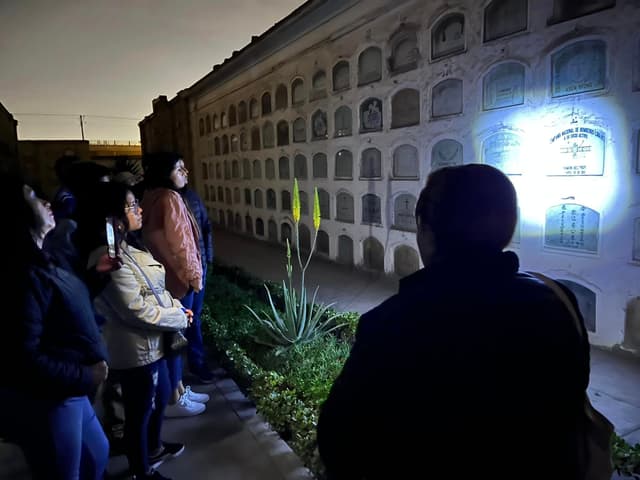 Lima Tour Passeio Noturno Presbítero Maestro: Cemitério do Terror