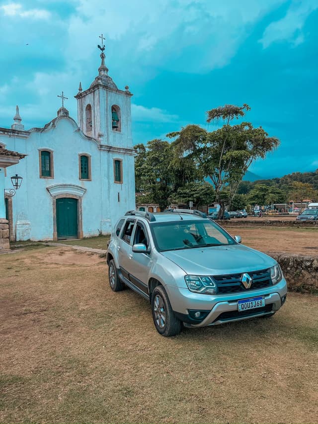Paraty Tour Passeio a pé pelo centro histórico, com visita às cachoeiras e aos alambiques de Paraty.