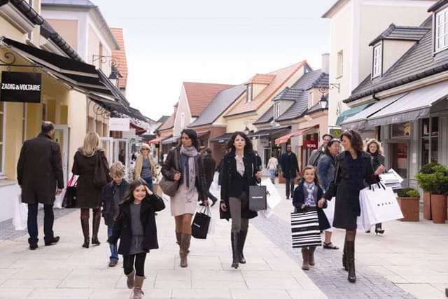Paris Tour Compras em Vila La Vallée