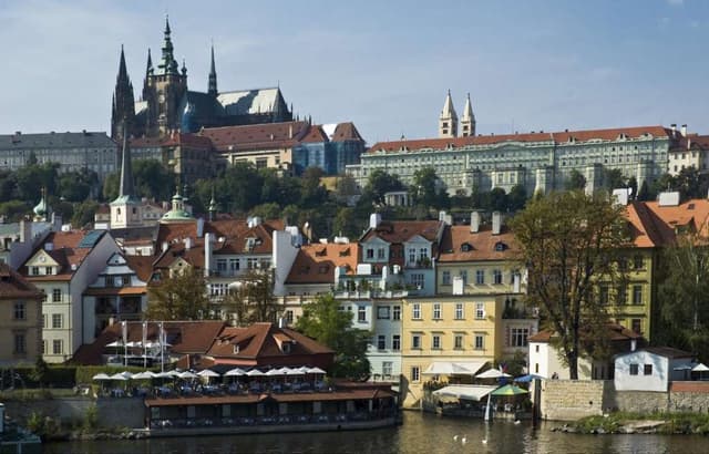 Prague Tour Tour Panorâmico de Dia Inteiro com Cruzeiro e Almoço