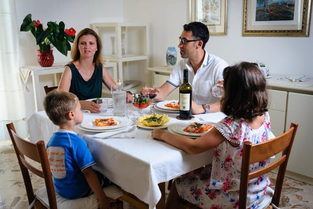 Bari Tour Compartilhe seu Pasta Love: aula de massa e tiramisu em pequenos grupos na casa de um morador local em Alberobello