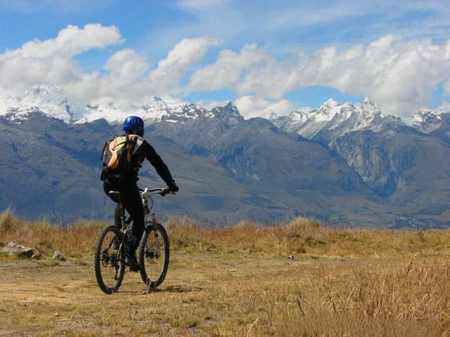 Huaraz Tour Escapada em Duas Rodas: Ciclismo nos Andes