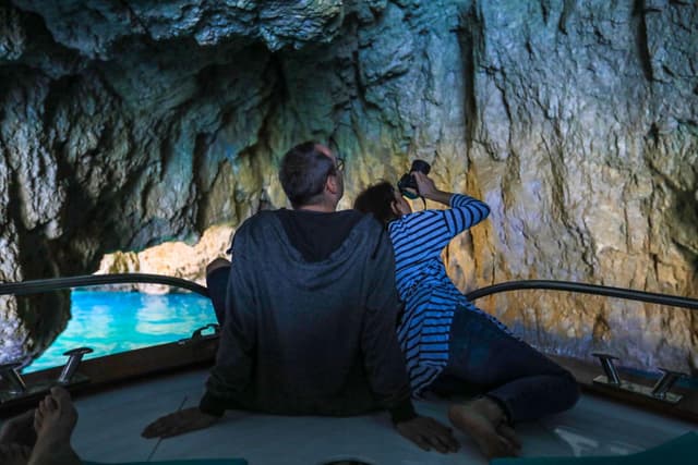 Sorrento Tour Passeio pela Ilha de Capri no típico Gozzo Sorrentino